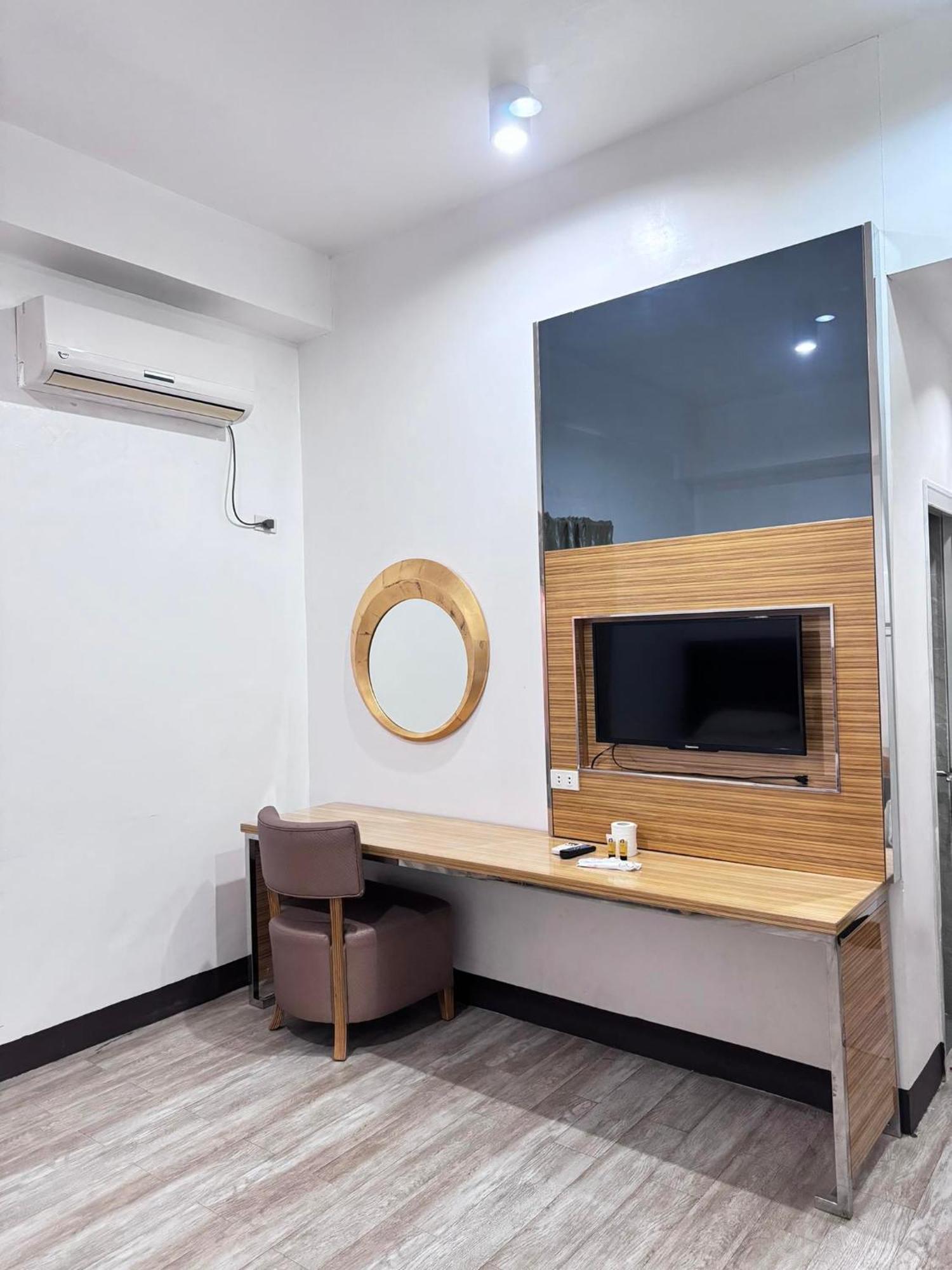 Jeamco Royal Hotel-Palawan Puerto Princesa Ngoại thất bức ảnh
